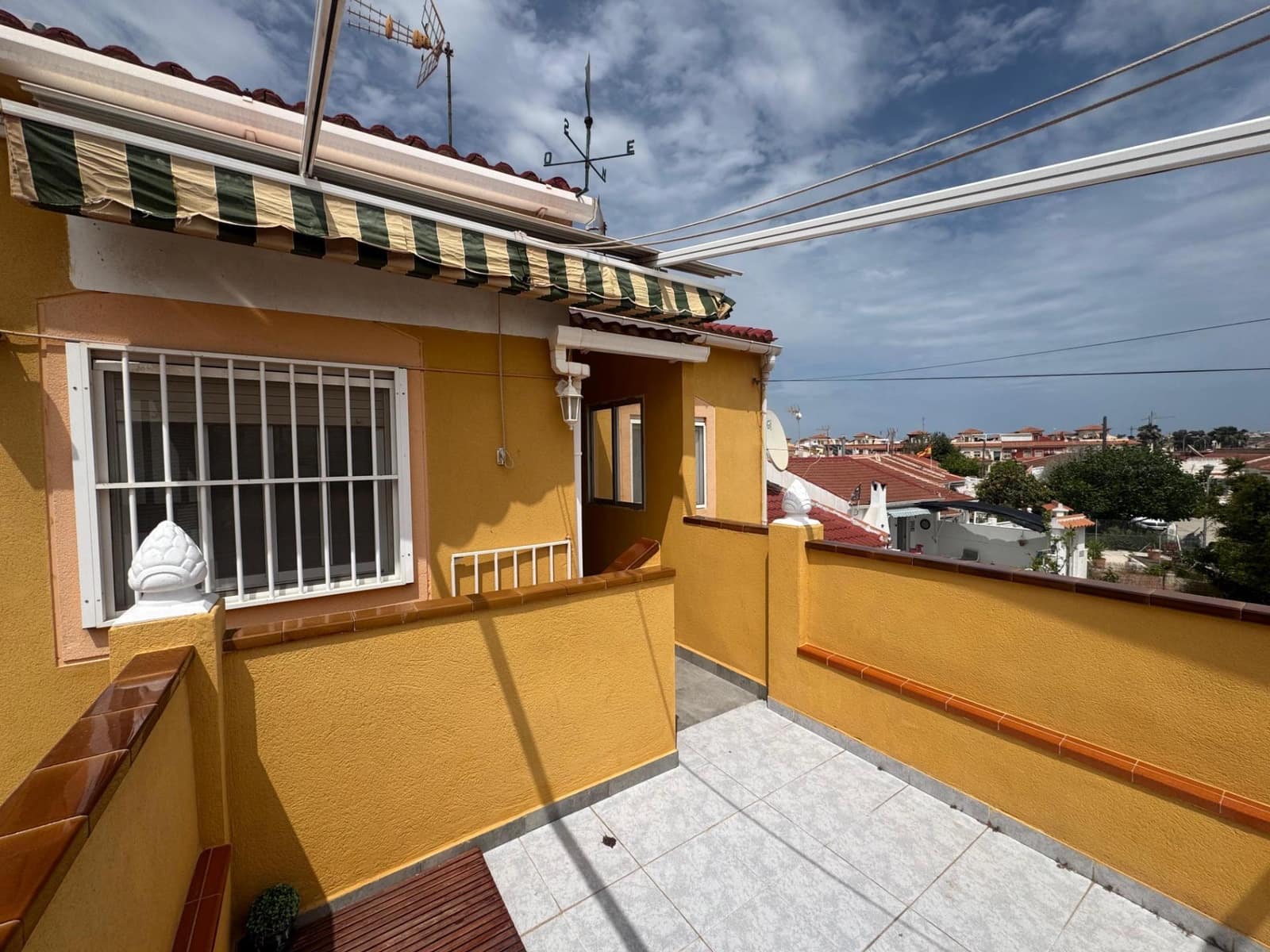 2 slaapkamer Rijtjeshuis te koop in Torrevieja - € 135.000 (Ref: 9806611)