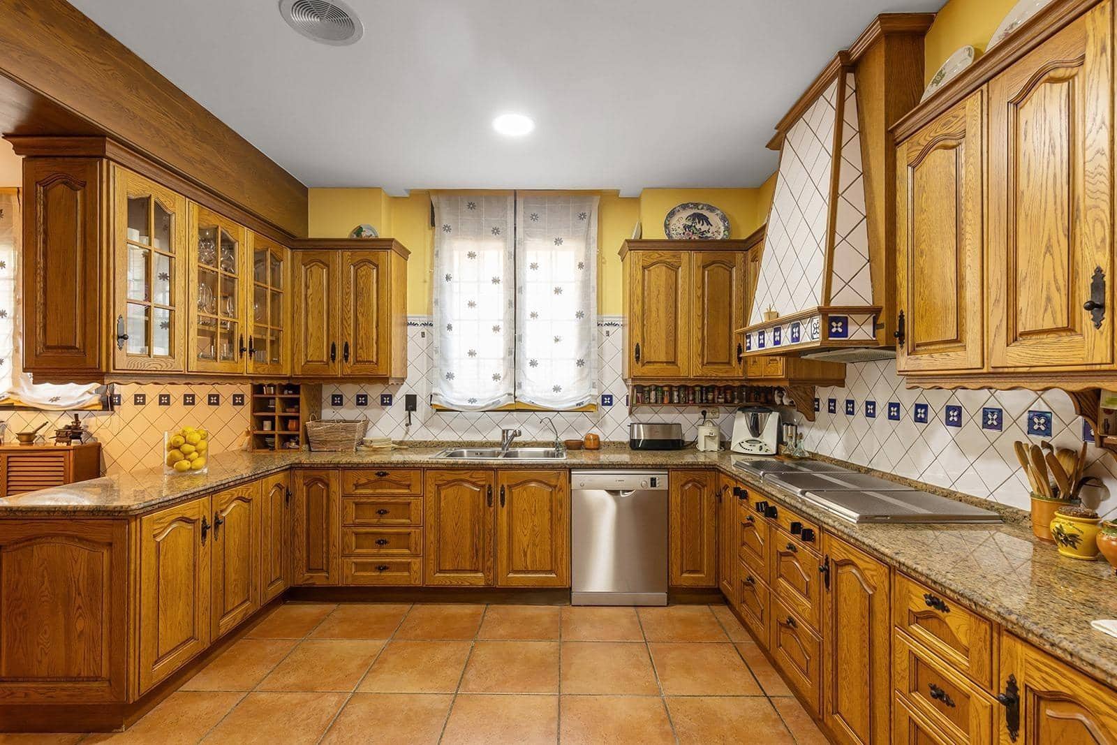 6 bedroom Villa for sale in La Veleta - € 2,490,000 (Ref: 9825426)