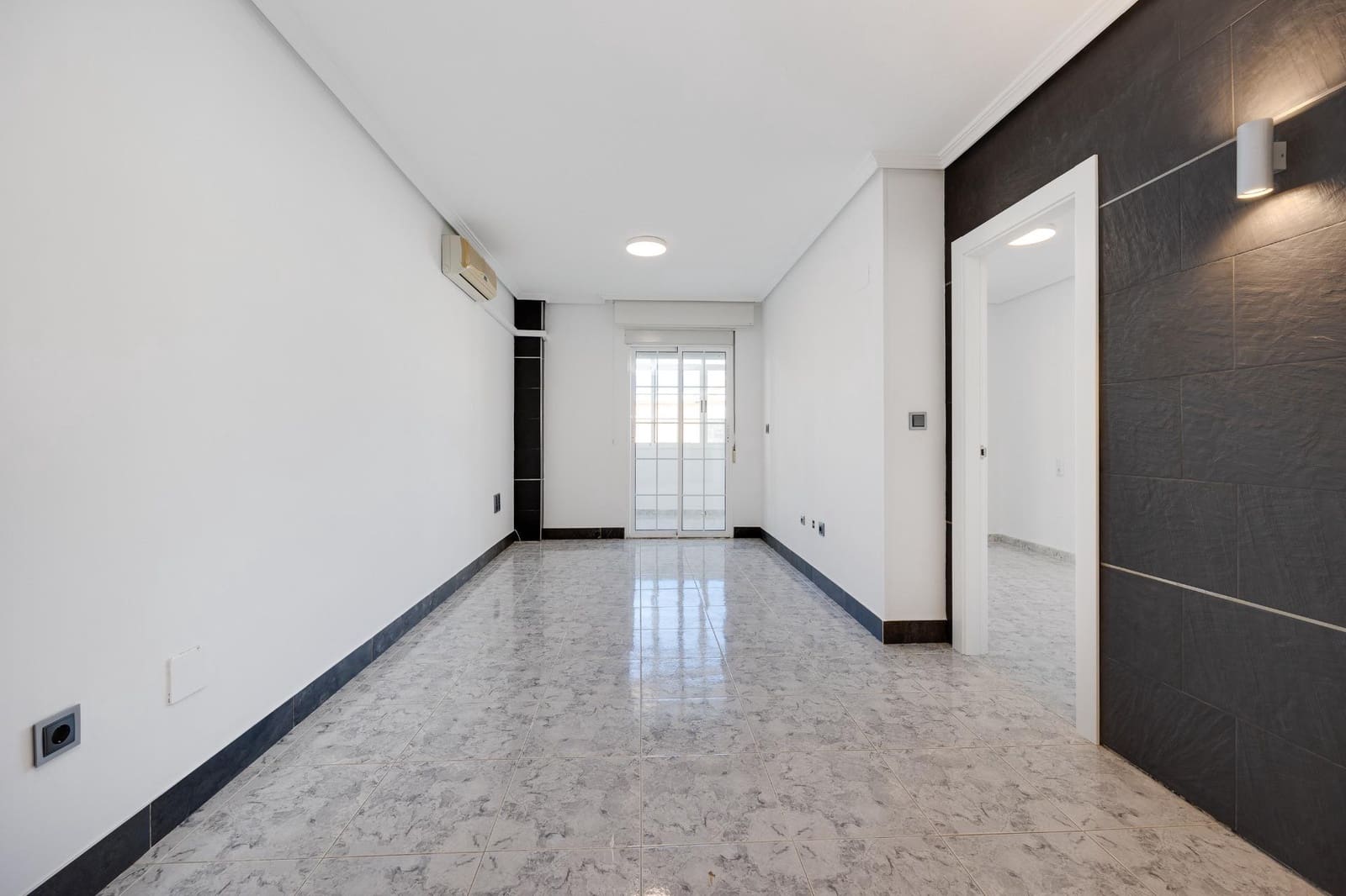 2 sovrum Lägenhet till salu i Torrevieja med pool - 138 470 € (Ref: 9825427)