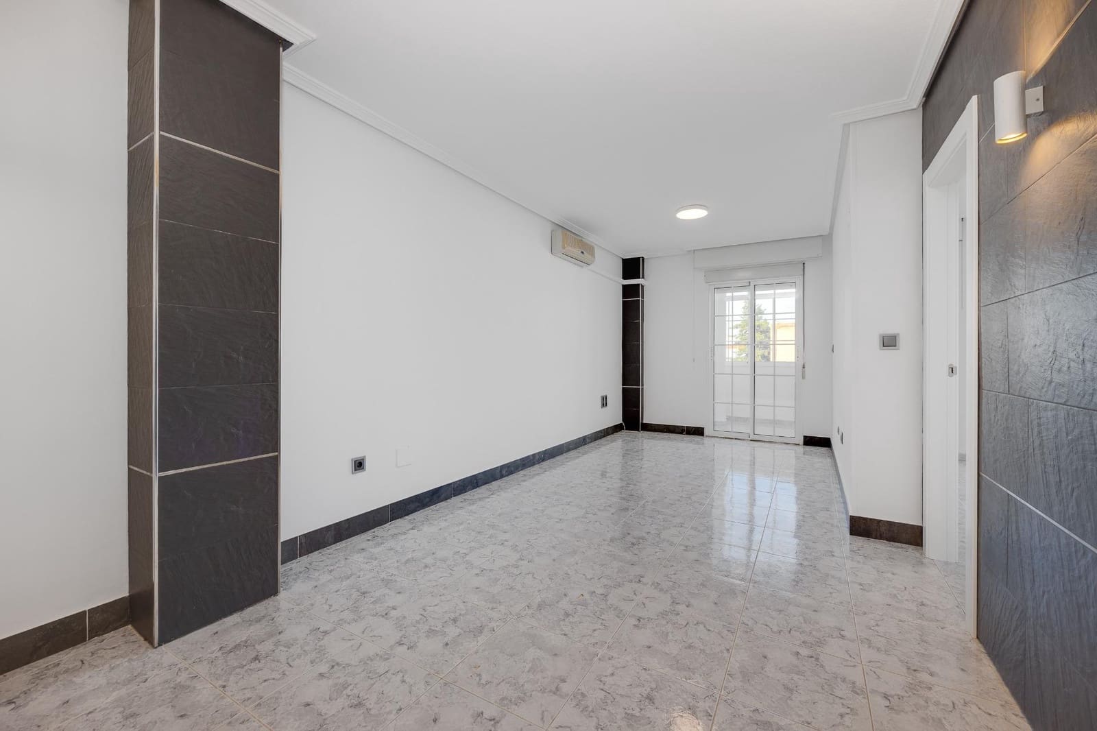 2 sovrum Lägenhet till salu i Torrevieja med pool - 138 470 € (Ref: 9825427)