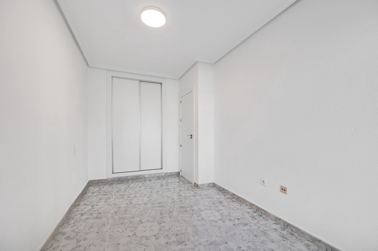 2 sovrum Lägenhet till salu i Torrevieja med pool - 138 470 € (Ref: 9825427)