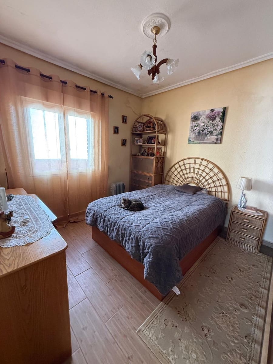 3 sypialnia Willa na sprzedaż w El Chaparral z basenem - 340 000 € (Ref: 9825428)