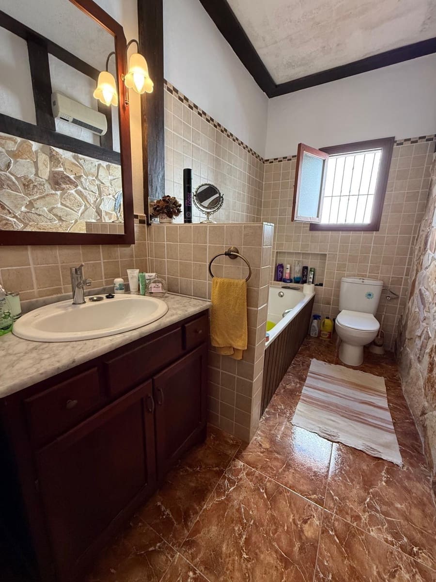 3 sypialnia Willa na sprzedaż w El Chaparral z basenem - 340 000 € (Ref: 9825428)