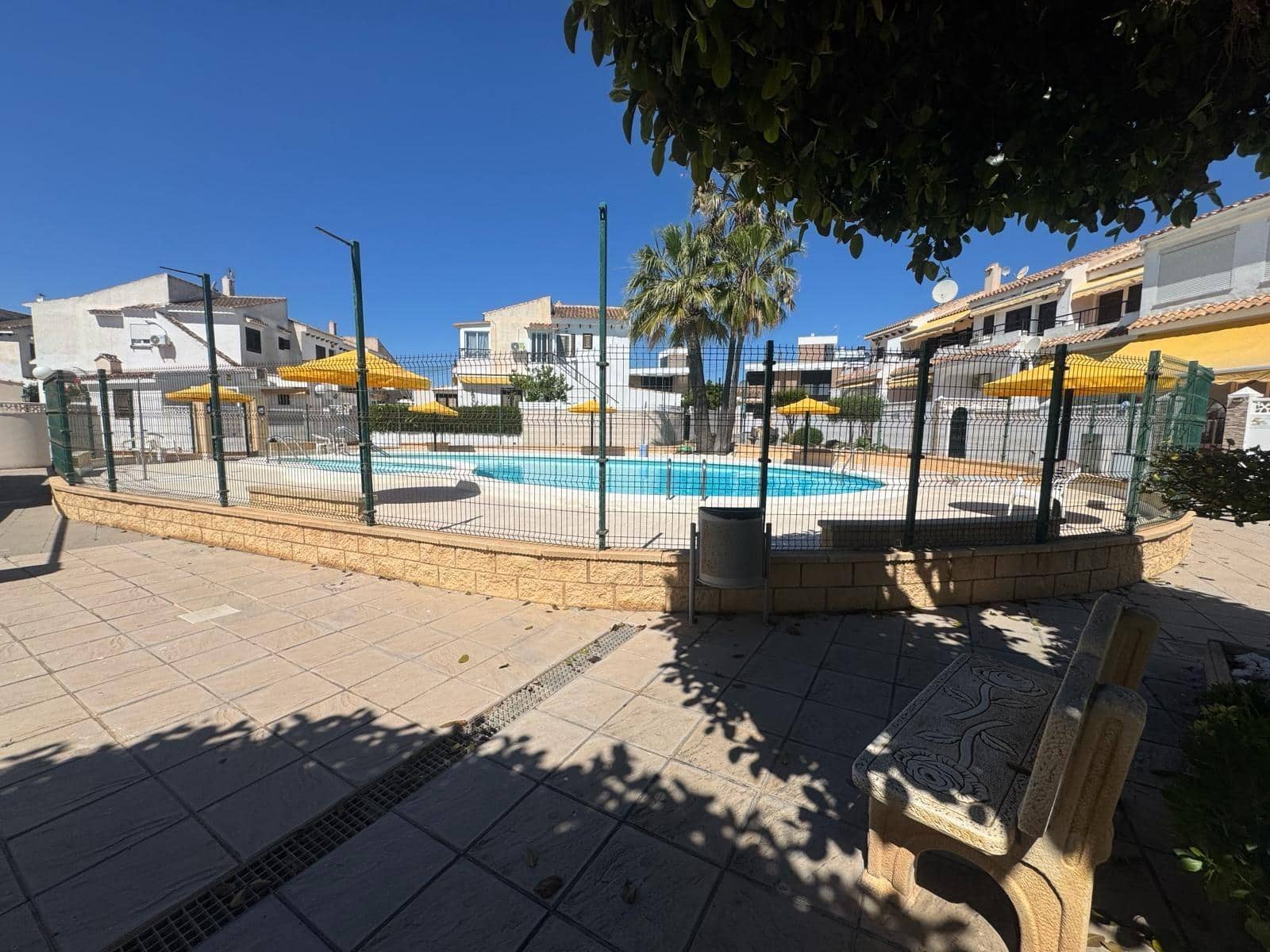 2 slaapkamer Bungalow te koop in Torrevieja met zwembad - € 129.900 (Ref: 9833851)