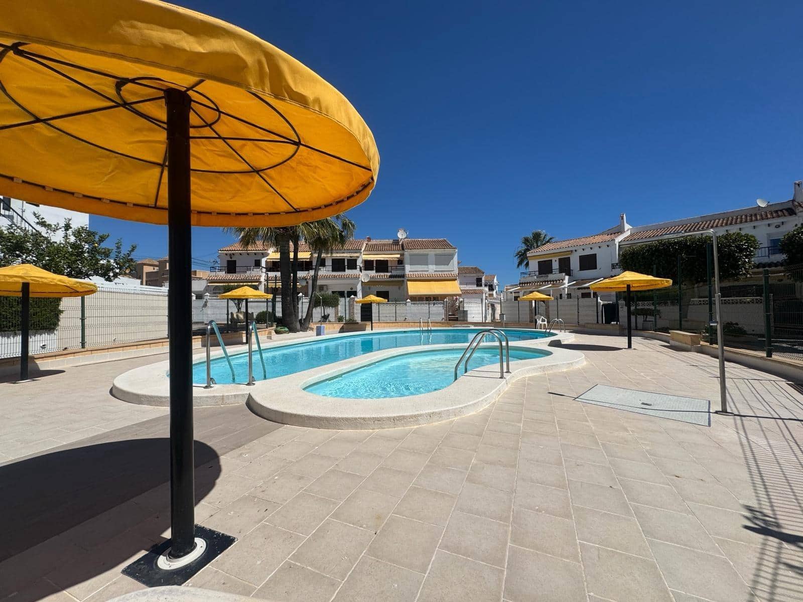 2 slaapkamer Bungalow te koop in Torrevieja met zwembad - € 129.900 (Ref: 9833851)