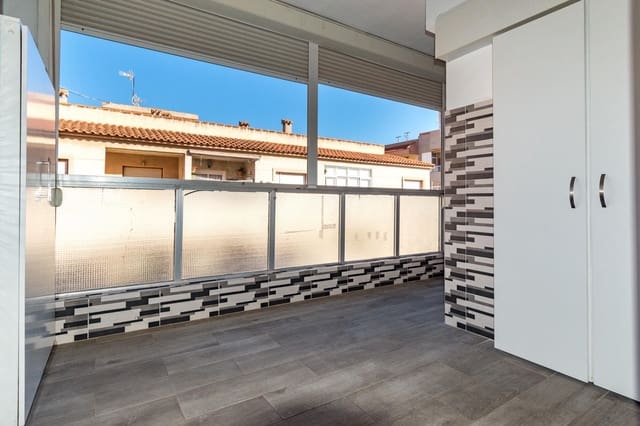 2 chambre Appartement à vendre à Playa de los Náufragos, Torrevieja avec piscine - 149 900 € (Ref: 9839480)