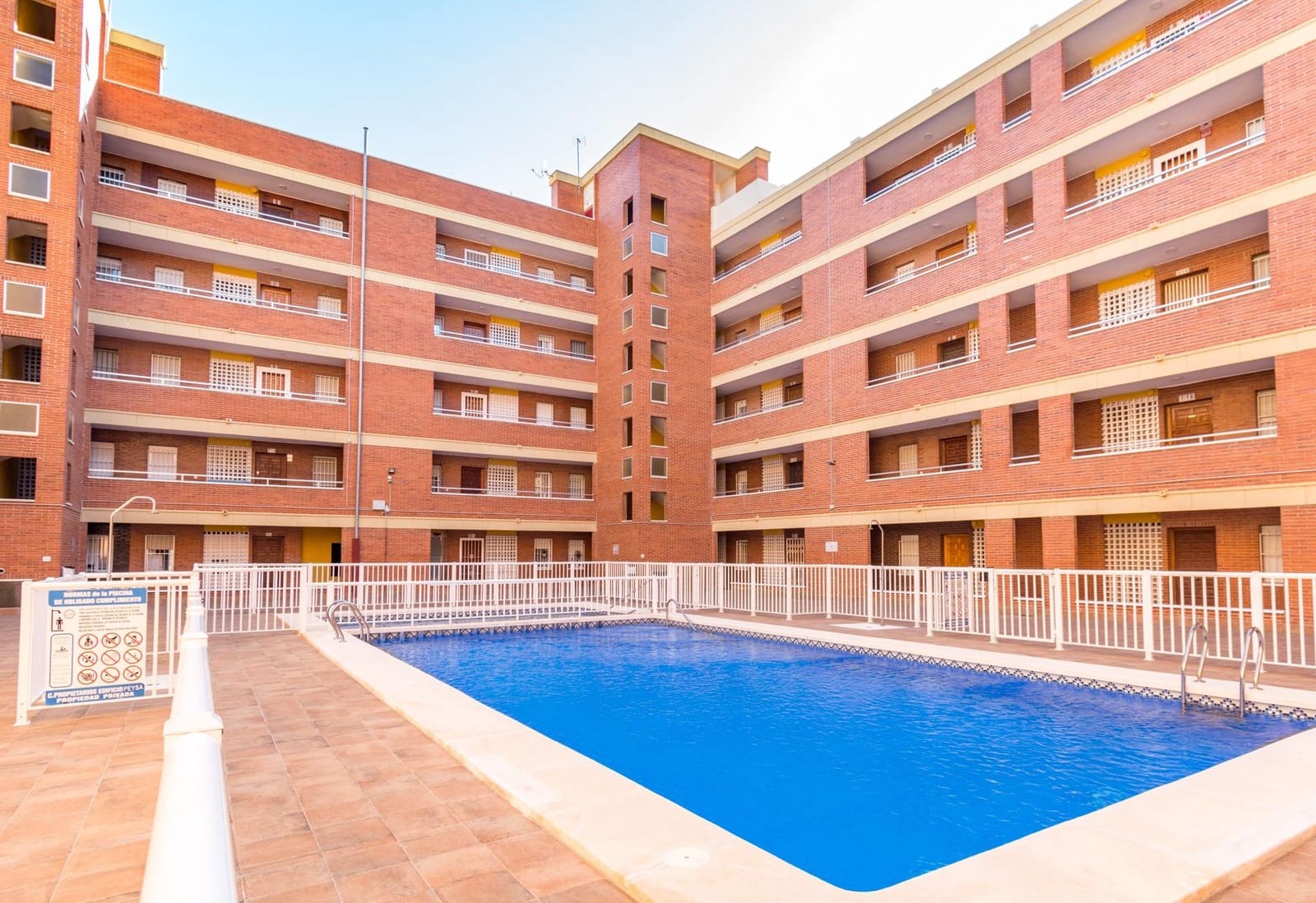 2 slaapkamer Appartement te koop in Torrevieja met zwembad - € 149.900 (Ref: 9839480)