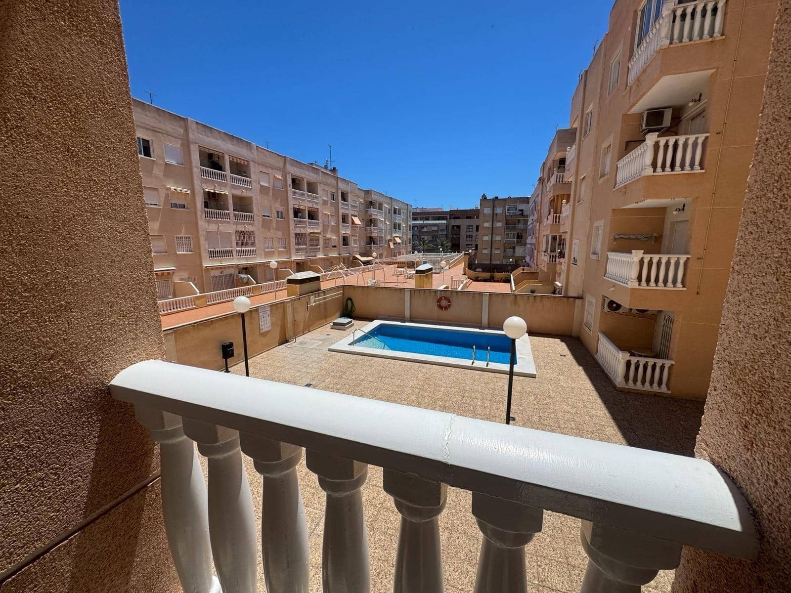 Apartamento de 1 habitación en Torrevieja en venta con piscina - 112.000 € (Ref: 9855630)