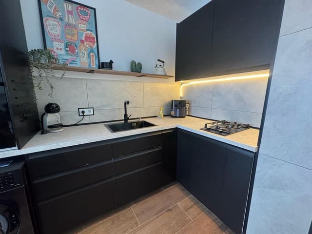 Huoneisto myytävänä paikassa Torrevieja - 105 000 € (Ref: 9868732)