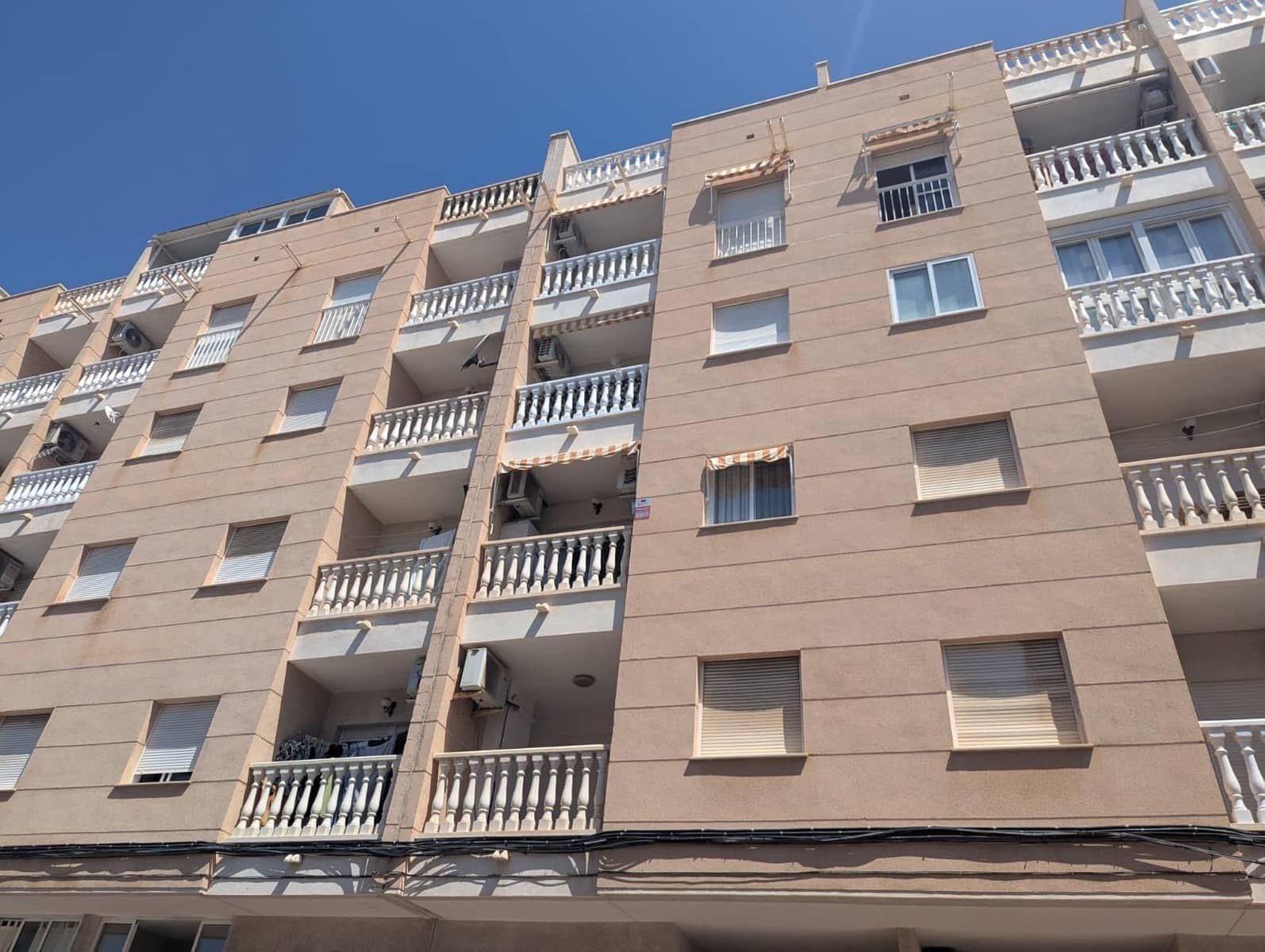 Apartamento de 2 habitaciones en Torrevieja en venta con garaje - 153.000 € (Ref: 9890552)