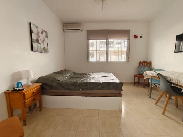 Apartment for sale in Antonio Machado, Torrevieja with pool - € 99,900 (Ref: 9896209)