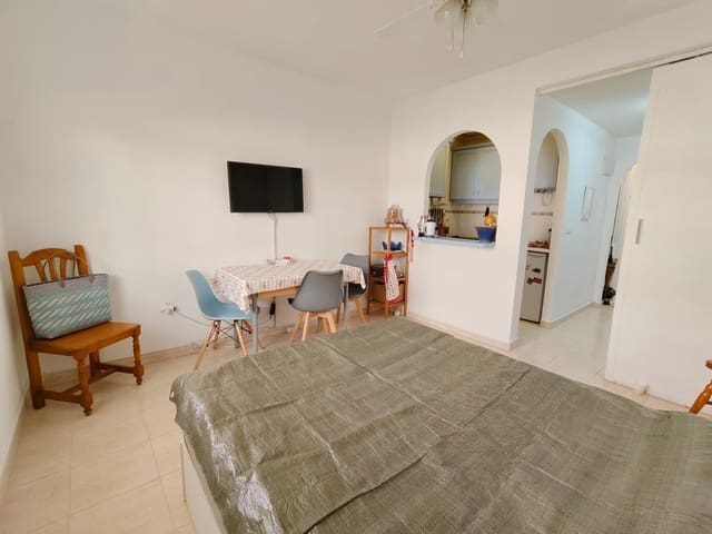 Apartment for sale in Antonio Machado, Torrevieja with pool - € 99,900 (Ref: 9896209)