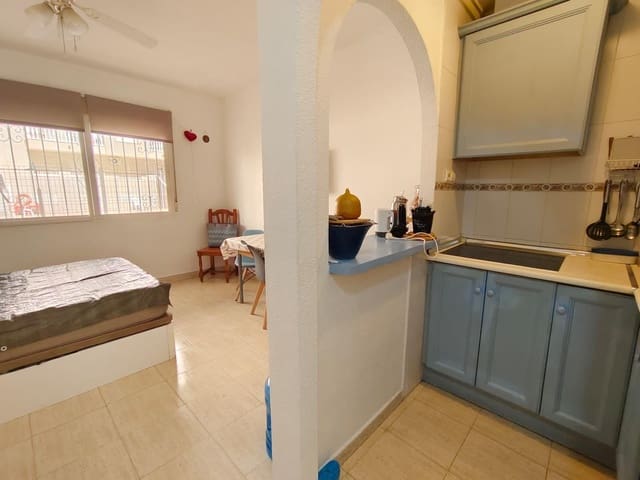 Apartment for sale in Antonio Machado, Torrevieja with pool - € 99,900 (Ref: 9896209)