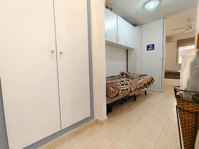 Apartment for sale in Antonio Machado, Torrevieja with pool - € 99,900 (Ref: 9896209)