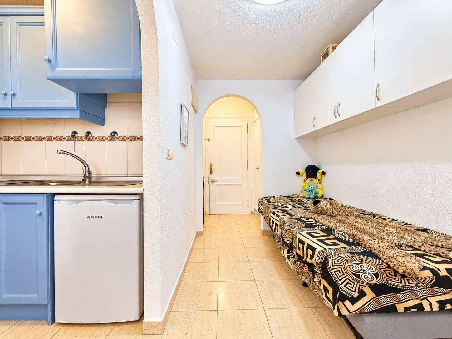 Apartment for sale in Torrevieja with pool - € 99,900 (Ref: 9896209)