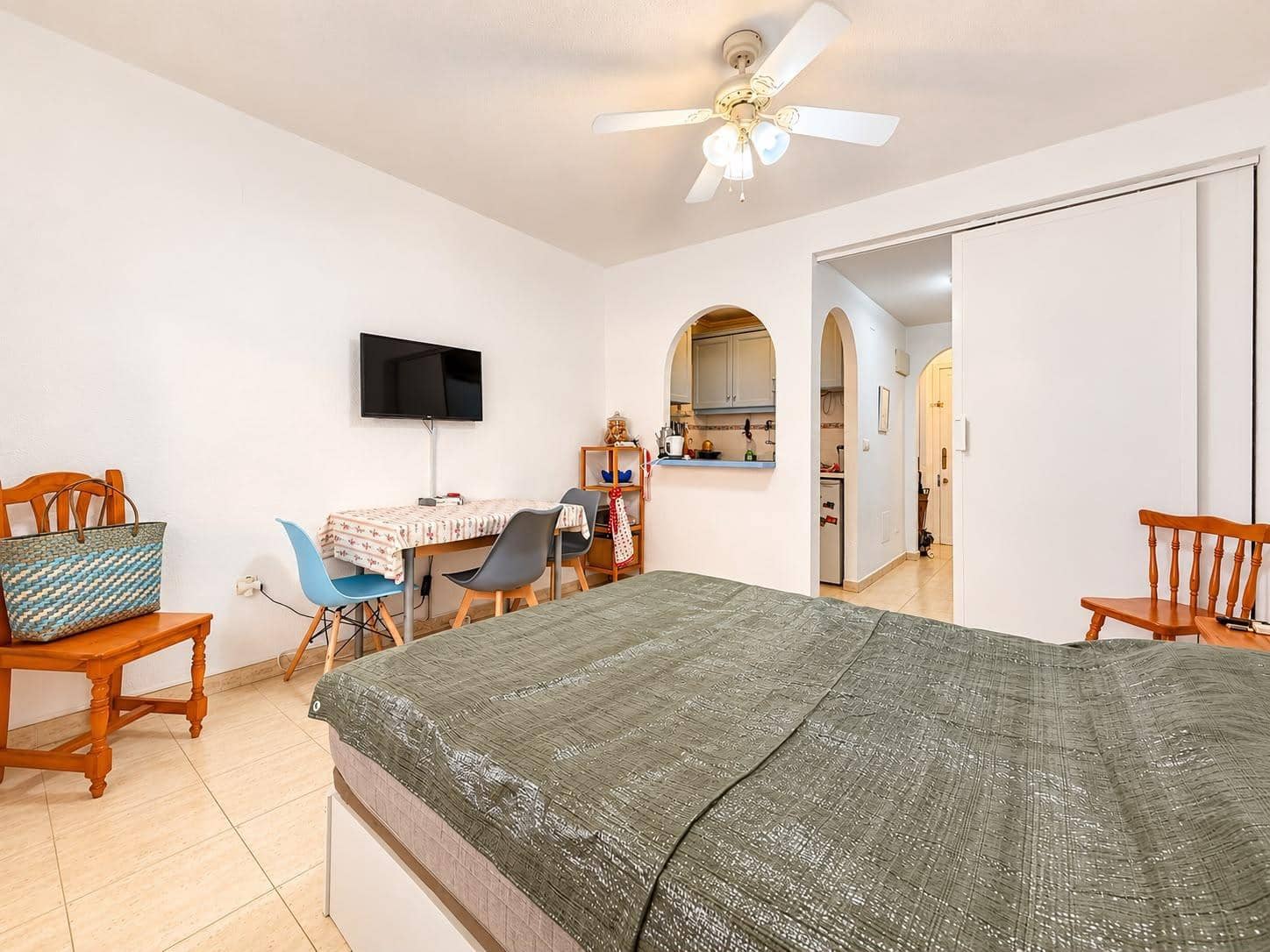 Apartment for sale in Torrevieja with pool - € 99,900 (Ref: 9896209)