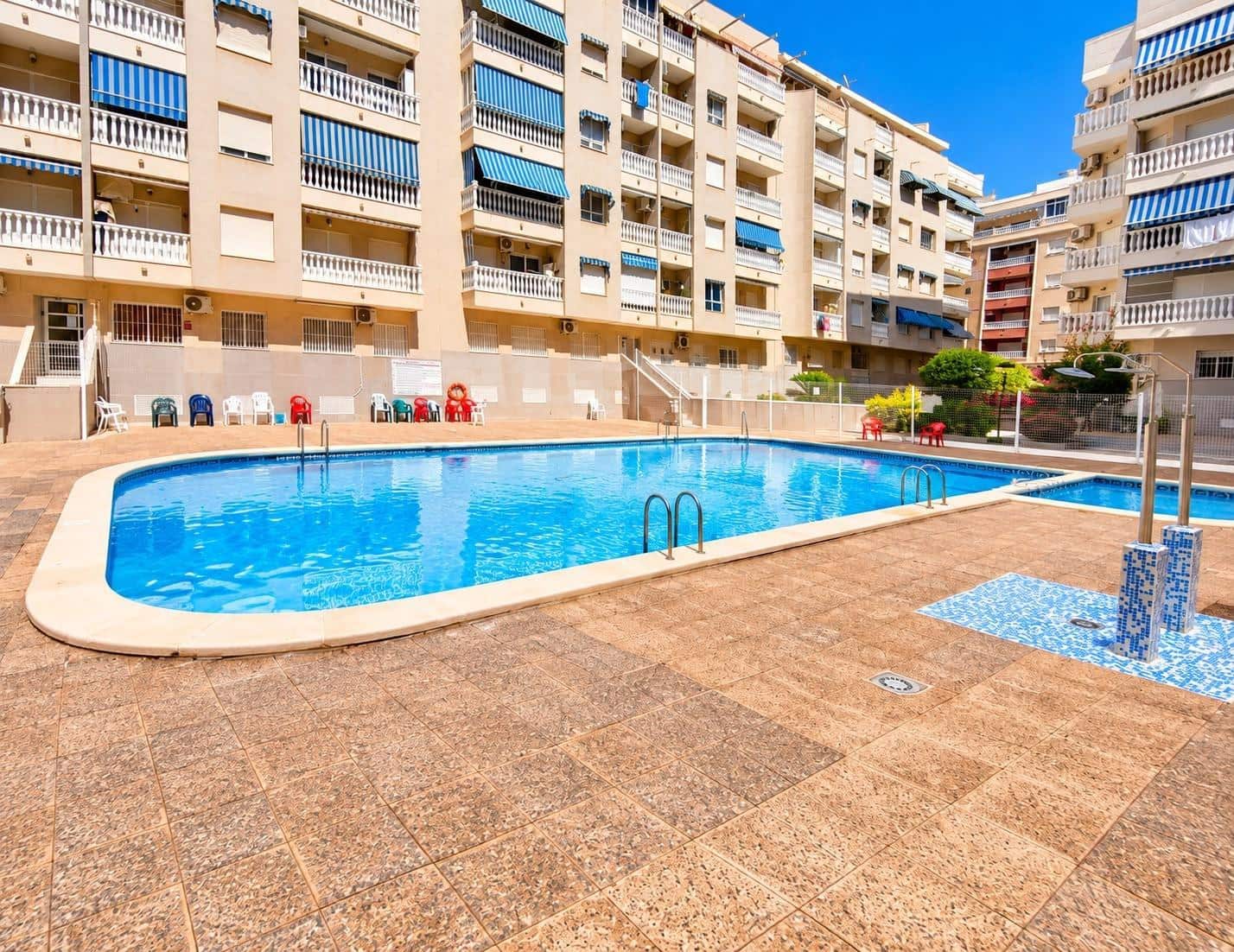 Apartment for sale in Torrevieja with pool - € 99,900 (Ref: 9896209)