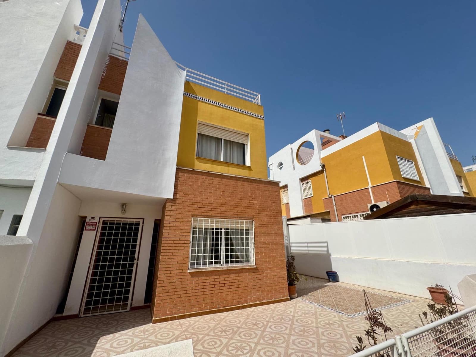 3 sypialnia Dom szeregowy na sprzedaż w Orihuela Costa z basenem - 209 000 € (Ref: 9913310)