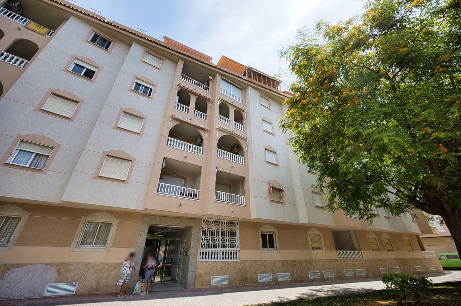 Apartamento de 2 habitaciones en Torrevieja en venta - 126.000 € (Ref: 9920579)