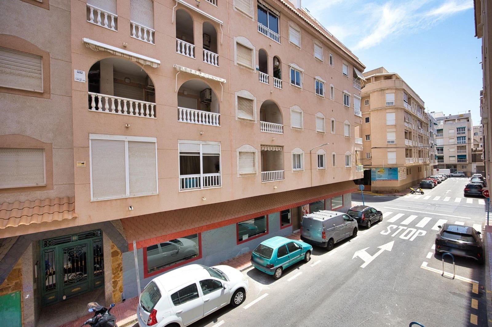 Apartamento de 2 habitaciones en Torrevieja en venta - 126.000 € (Ref: 9920579)