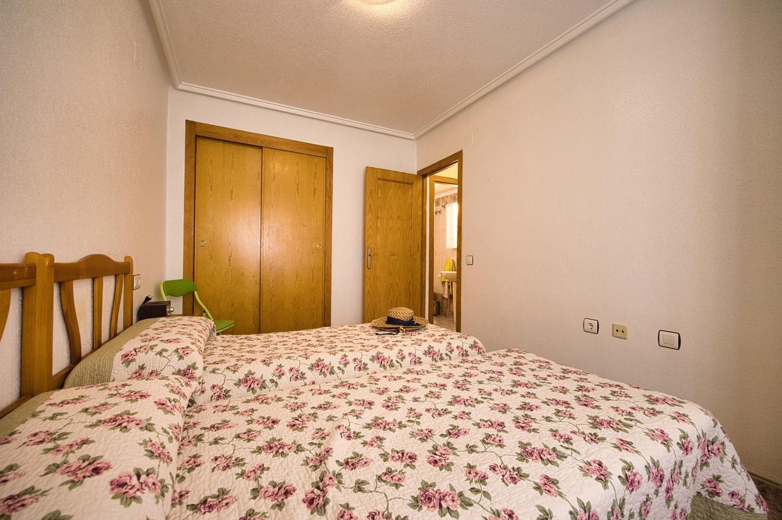 Apartamento de 2 habitaciones en Torrevieja en venta - 126.000 € (Ref: 9920579)