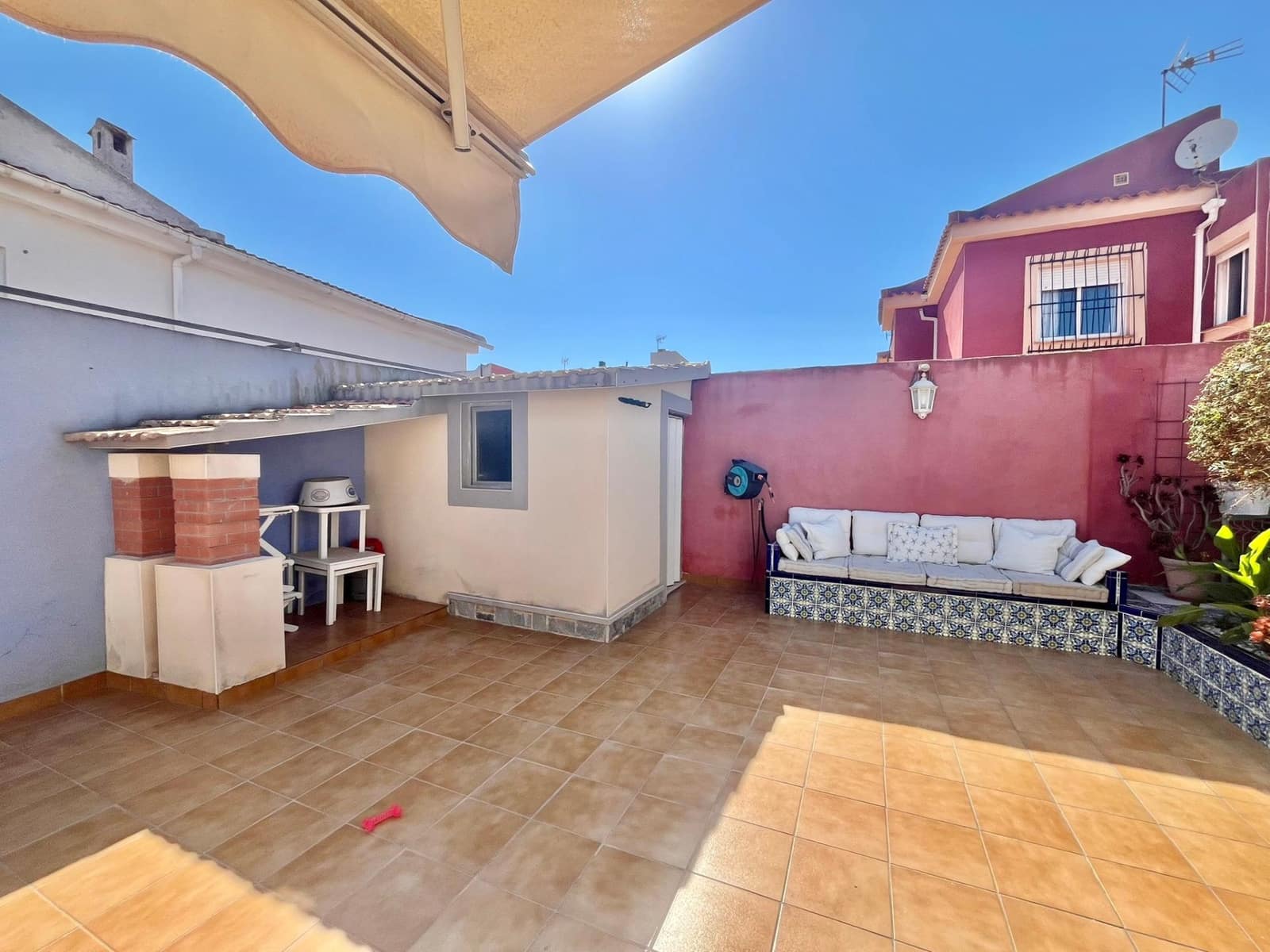 3 bedroom Villa for sale in Torrevieja with garage - € 399,000 (Ref: 9979001)