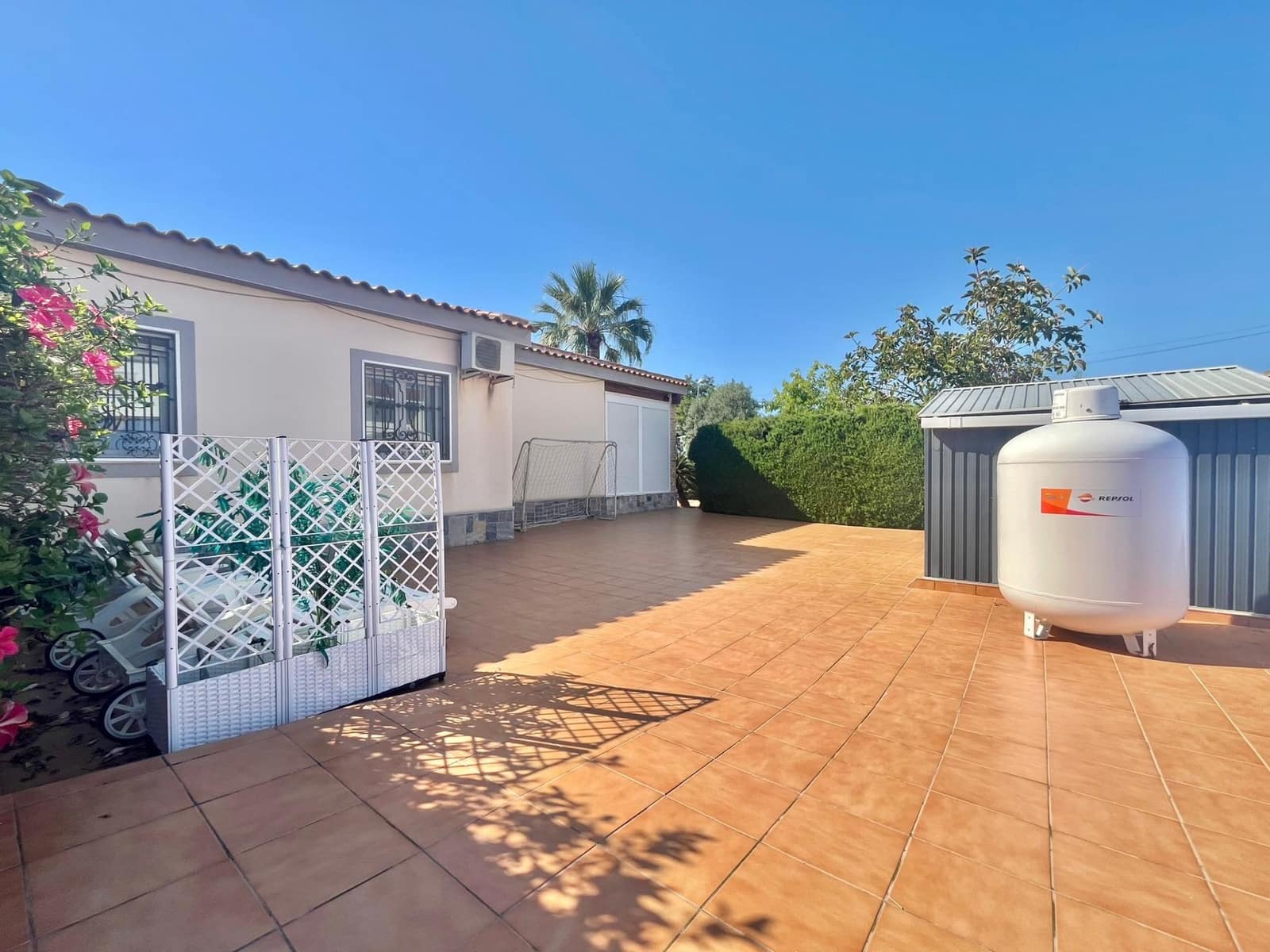 3 bedroom Villa for sale in Torrevieja with garage - € 399,000 (Ref: 9979001)