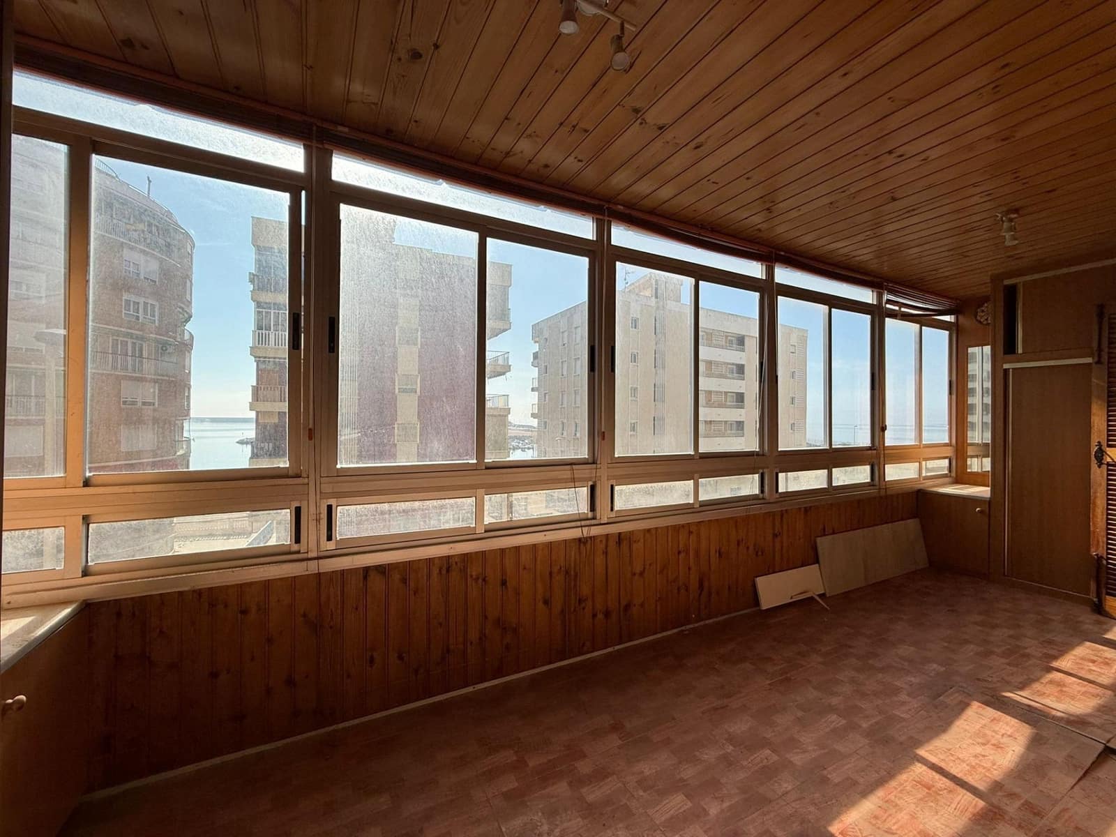 Apartamento de 3 habitaciones en Torrevieja en venta con garaje - 189.000 € (Ref: 9999691)