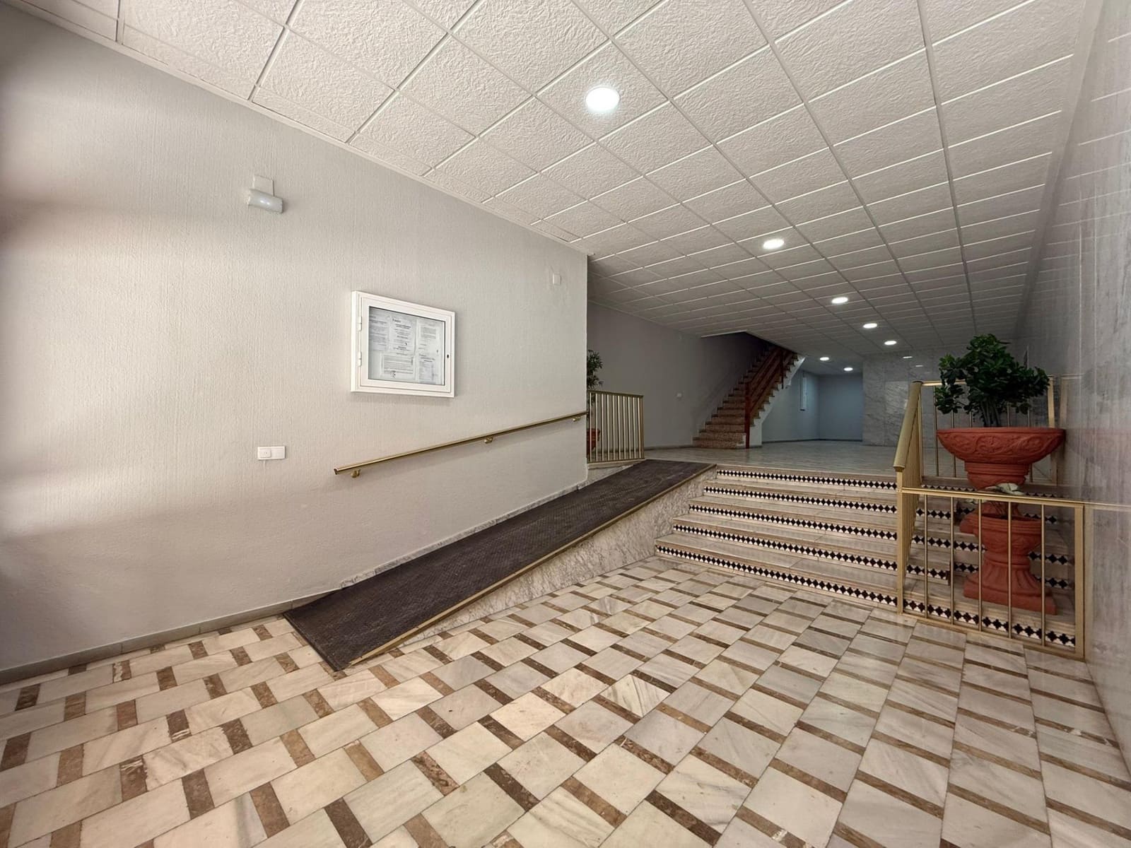 Apartamento de 3 habitaciones en Torrevieja en venta con garaje - 189.000 € (Ref: 9999691)