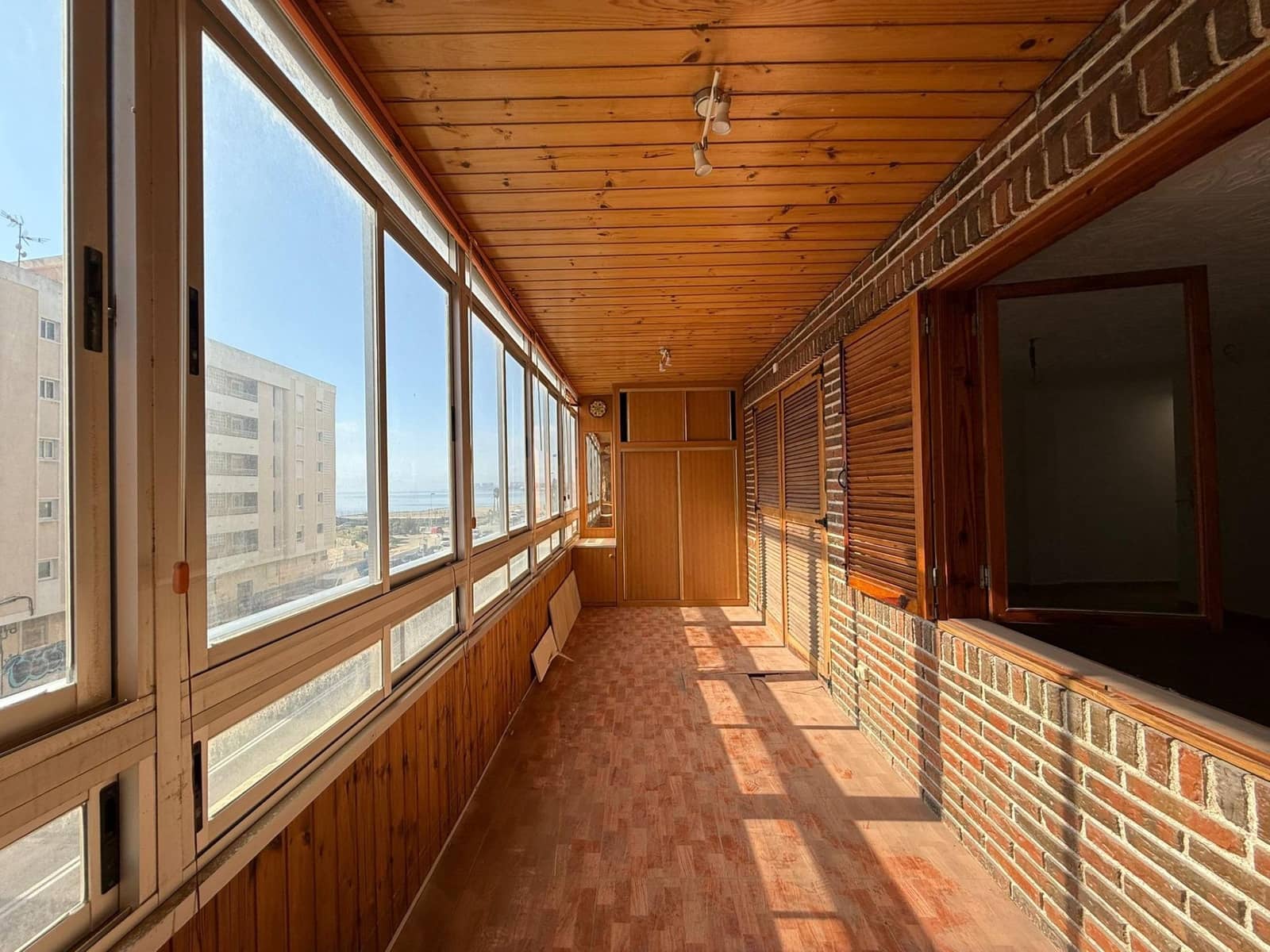 Apartamento de 3 habitaciones en Torrevieja en venta con garaje - 189.000 € (Ref: 9999691)