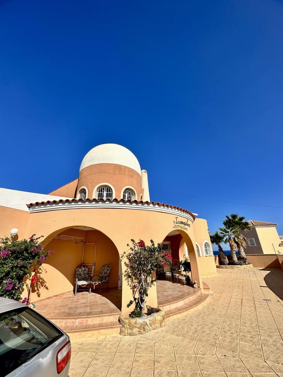 3 bedroom Villa for sale in La Villajoyosa / Vila Joiosa with pool - € 695,000 (Ref: 8562404)