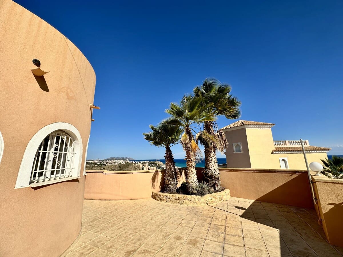 3 bedroom Villa for sale in La Villajoyosa / Vila Joiosa with pool - € 695,000 (Ref: 8562404)