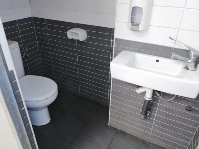 Business for sale in Gandia - € 188,000 (Ref: 8765936)