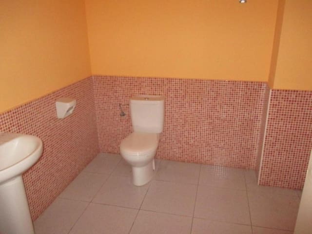 Business for sale in Gandia - € 61,000 (Ref: 8765940)