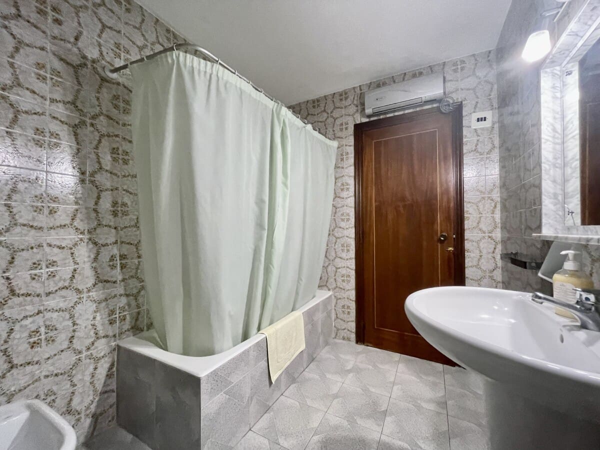 4 bedroom Apartment for sale in La Villajoyosa / Vila Joiosa - € 335,000 (Ref: 8981873)