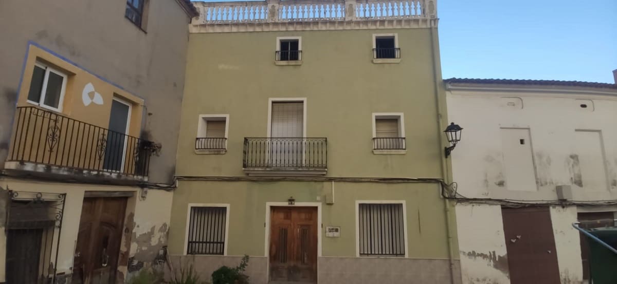 4 bedroom Townhouse for sale in Palma de Gandia - € 85,200 (Ref: 9379345)