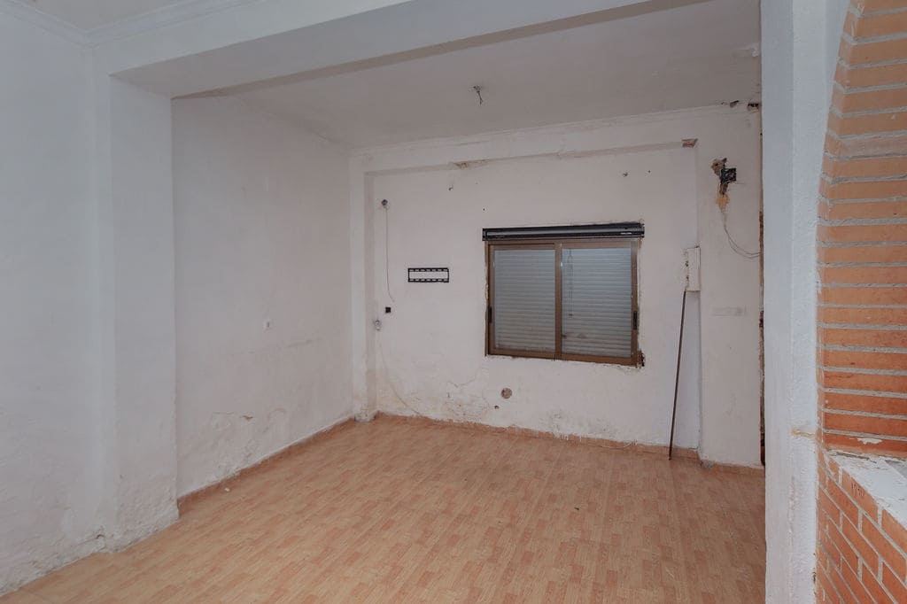 3 bedroom Townhouse for sale in Gandia - € 49,000 (Ref: 9486487)