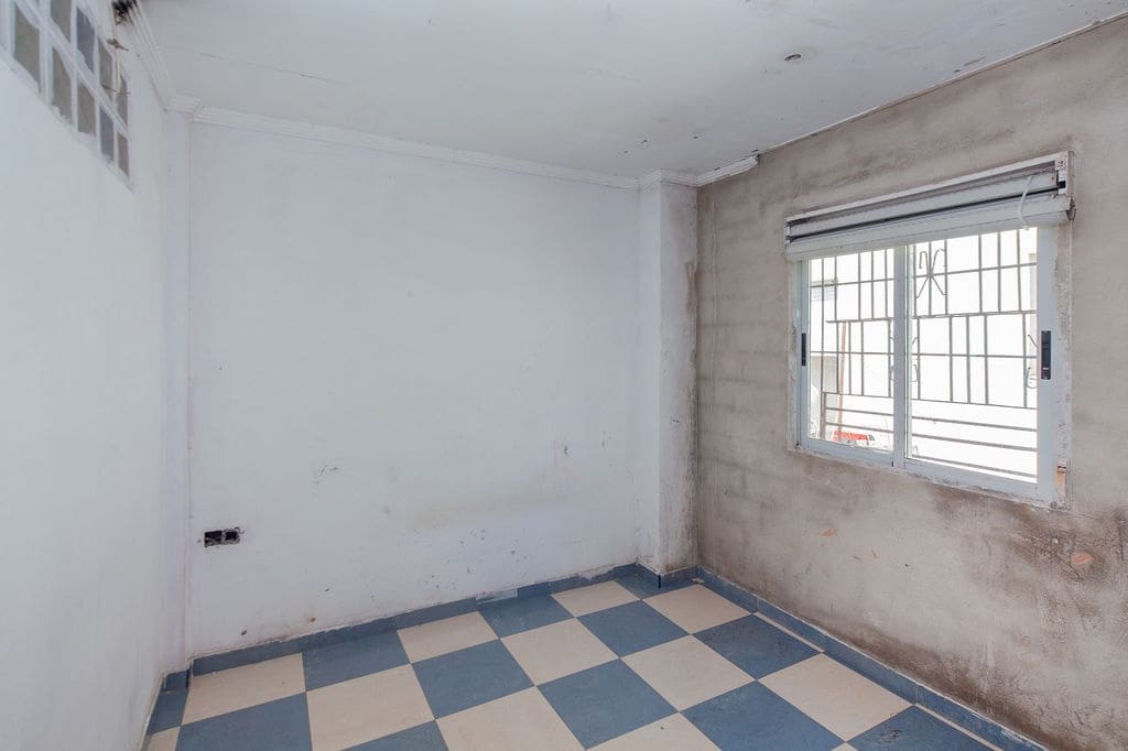 3 bedroom Townhouse for sale in Gandia - € 49,000 (Ref: 9486487)