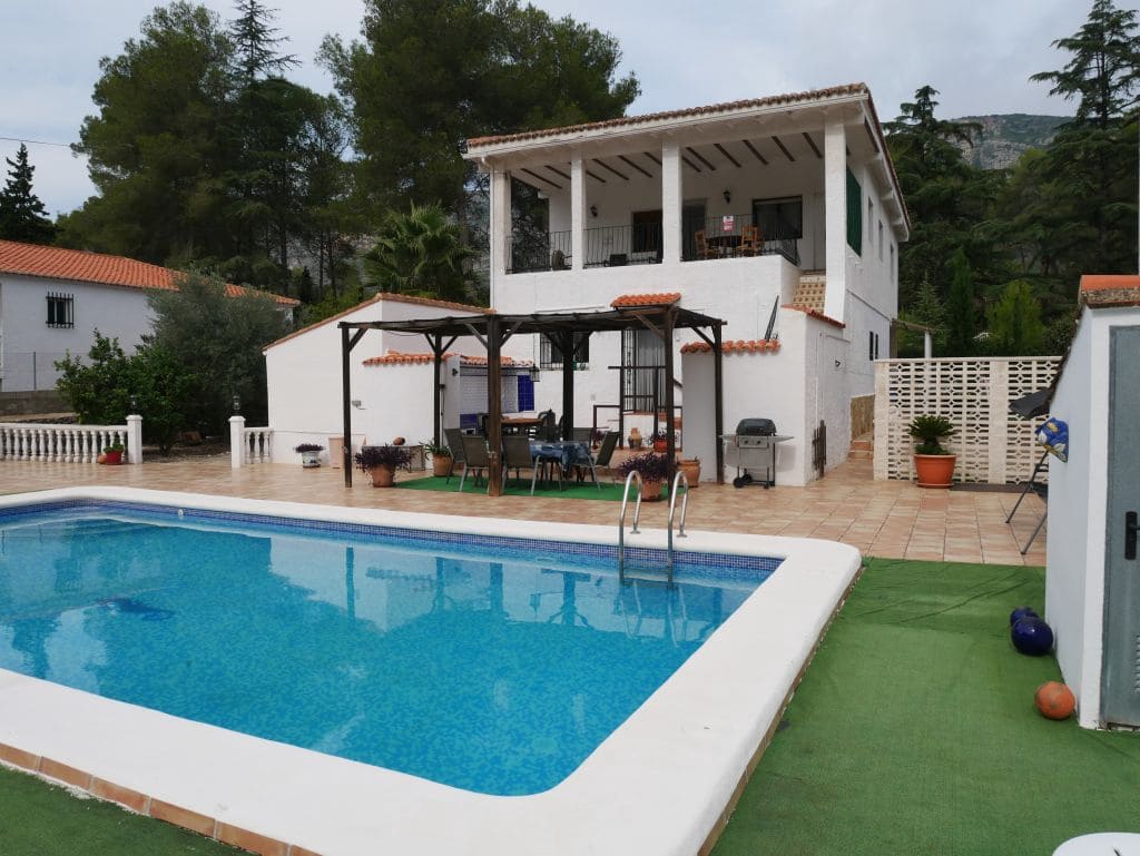 5 bedroom Villa for sale in La Drova with pool - € 299,000 (Ref: 9616755)