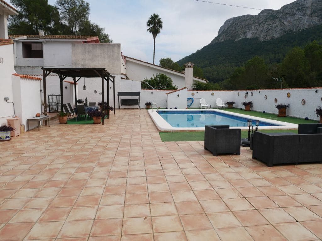 5 bedroom Villa for sale in La Drova with pool - € 299,000 (Ref: 9616755)