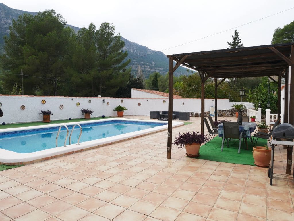 5 bedroom Villa for sale in La Drova with pool - € 299,000 (Ref: 9616755)