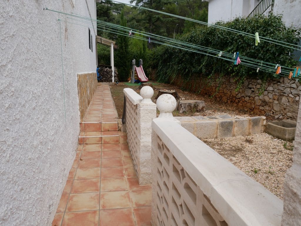 5 bedroom Villa for sale in La Drova with pool - € 299,000 (Ref: 9616755)