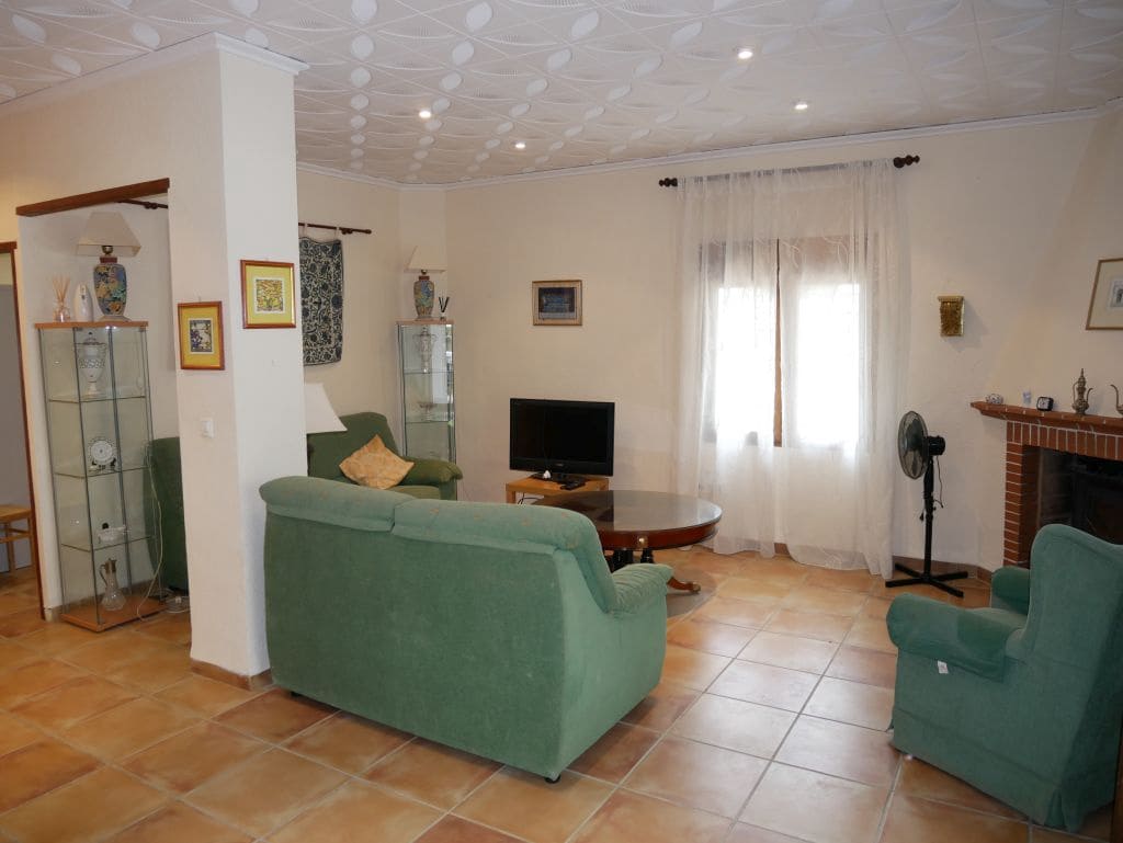5 bedroom Villa for sale in La Drova with pool - € 299,000 (Ref: 9616755)
