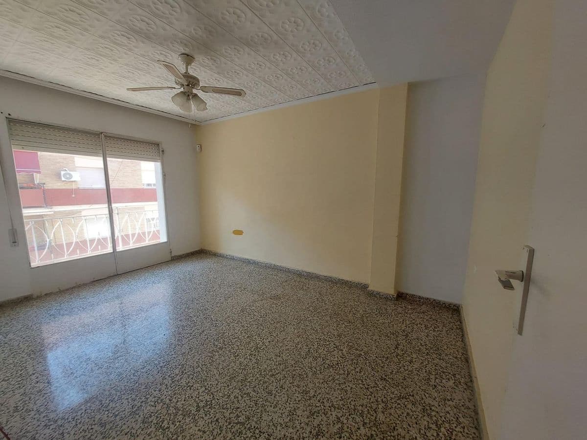 3 slaapkamer Appartement te koop in Gandia - € 65.000 (Ref: 9823267)