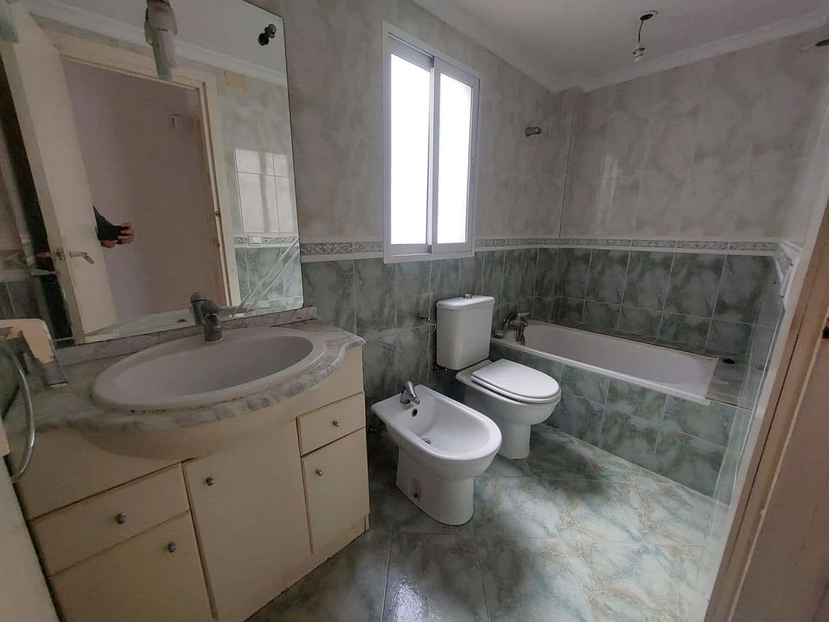 3 slaapkamer Appartement te koop in Gandia - € 65.000 (Ref: 9823267)