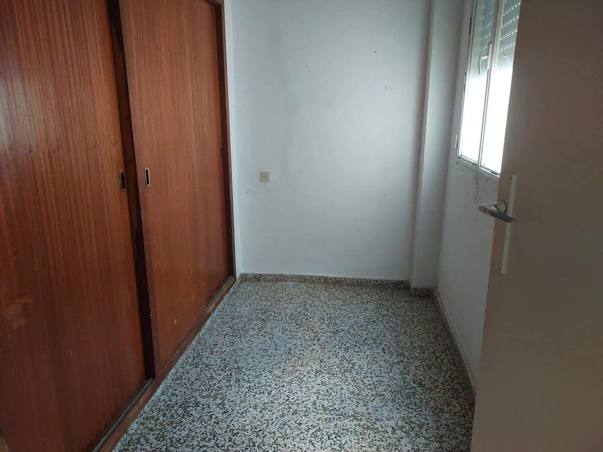 3 slaapkamer Appartement te koop in Gandia - € 65.000 (Ref: 9823267)