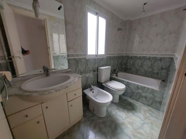 3 slaapkamer Appartement te koop in Gandia - € 65.000 (Ref: 9823267)