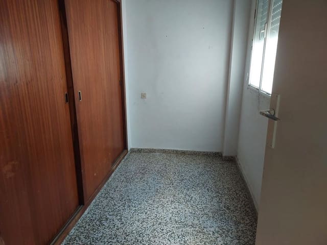 3 slaapkamer Appartement te koop in Gandia - € 65.000 (Ref: 9823267)