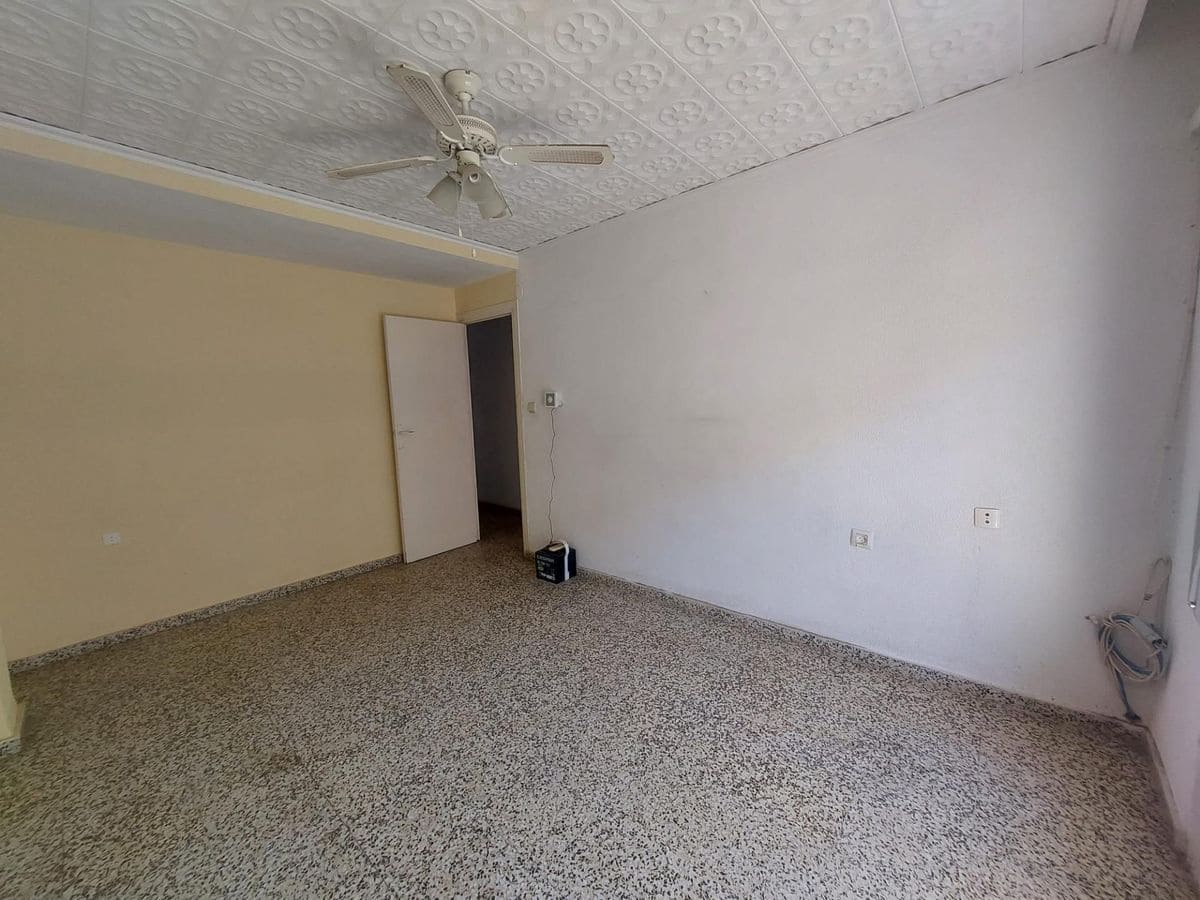 3 slaapkamer Appartement te koop in Gandia - € 65.000 (Ref: 9823267)