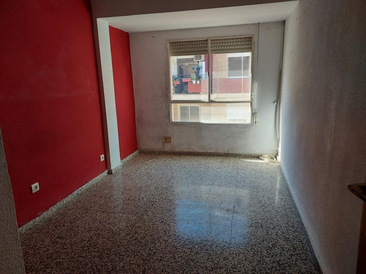 3 slaapkamer Appartement te koop in Gandia - € 65.000 (Ref: 9823267)